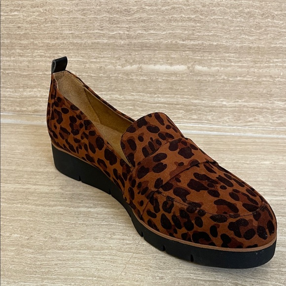 Dr. Scholl's Shoes - Dr. Scholl's NWOT Women’s Sz 9.5 Brown & Black Leopard Animal Print Loafers